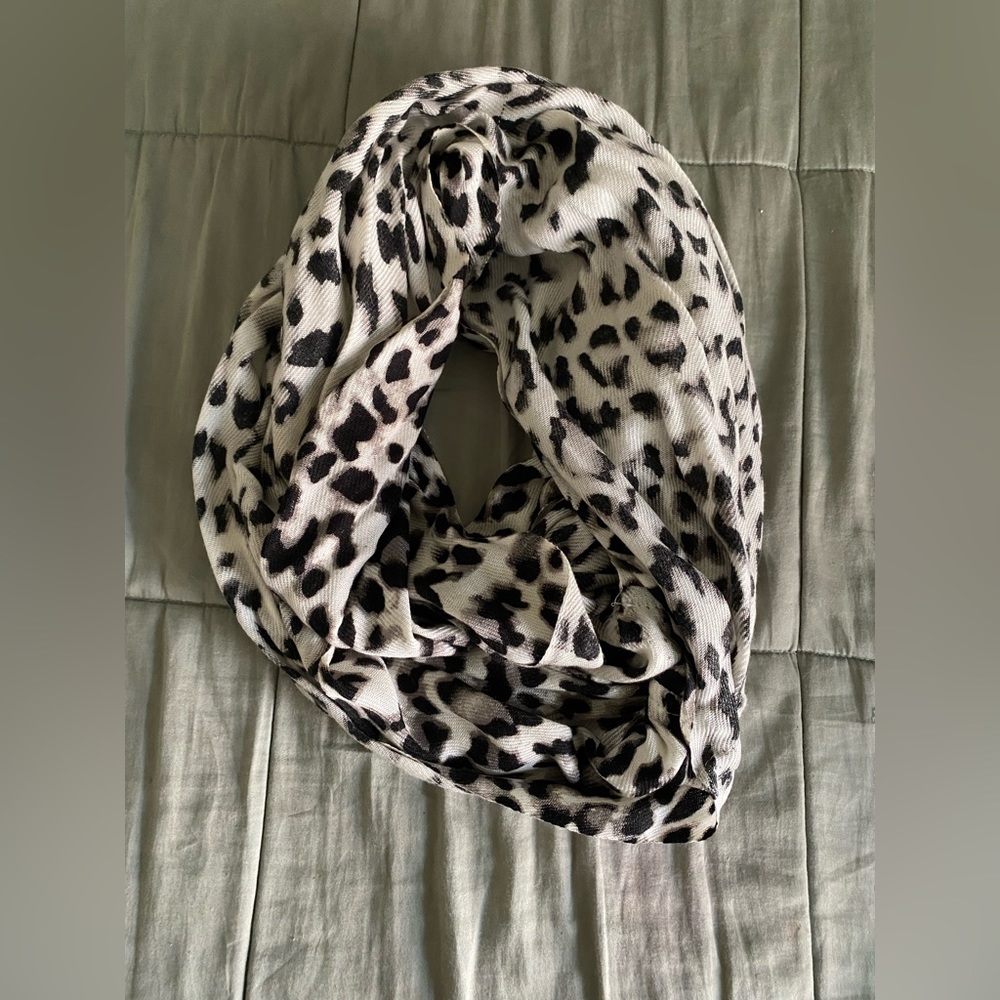 Black and White Leopard Scarf